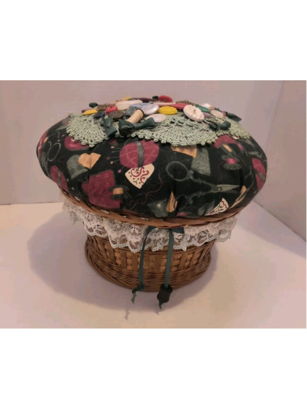 Vintage Wicker Sewing Basket Pincushion Lid Lace Trim Fabric Lined Cottagecore